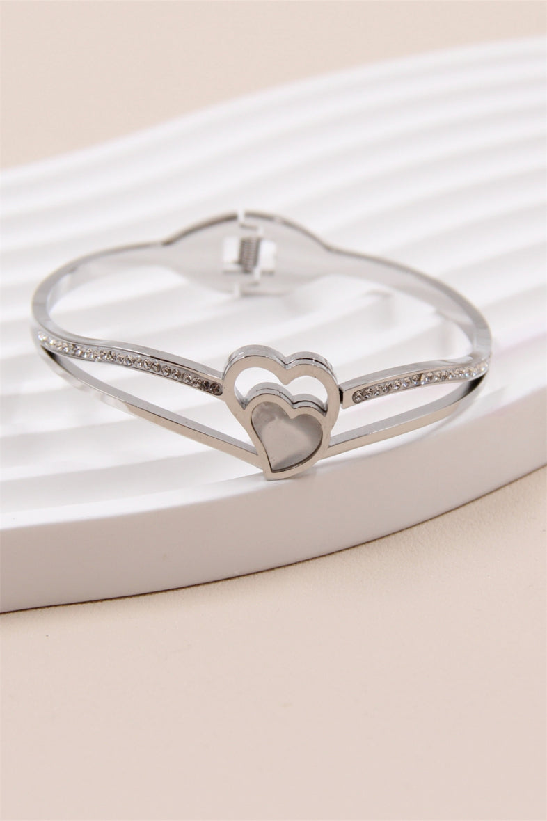 Bangle/armband met steentjes en parelmoeren hart